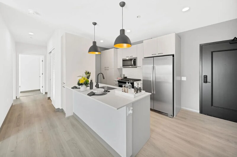 Primary Photo - 2131 N Elston Ave