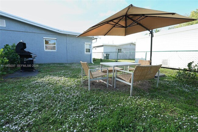 Building Photo - 742 Granada St