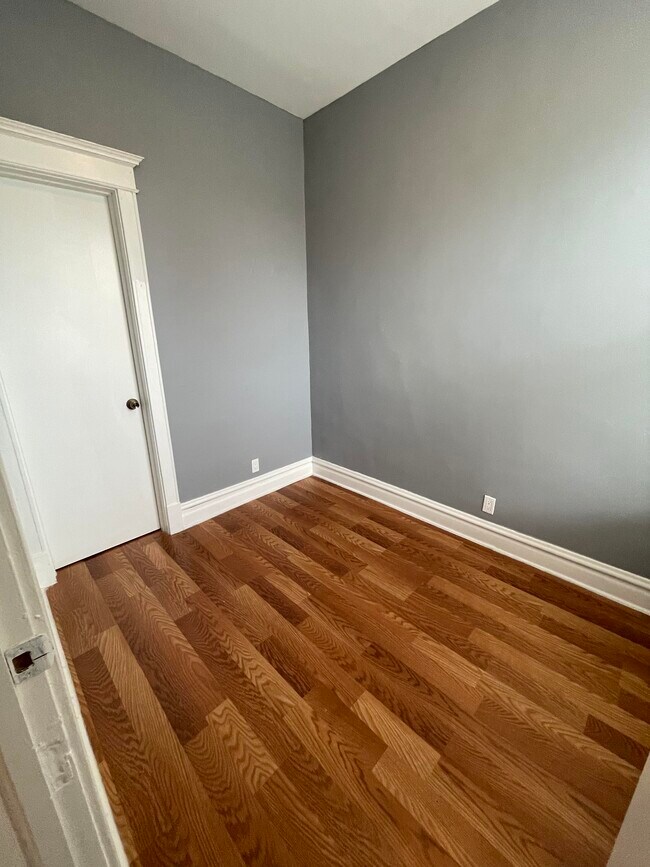 Building Photo - 2532 S Albany Ave