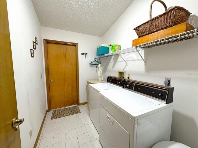 Building Photo - 824 Old Floral City Rd