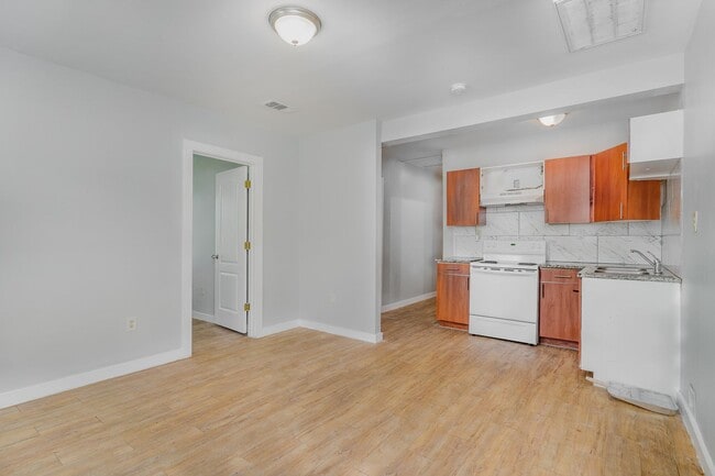 Building Photo - Affordable 2BD/1BA unit!