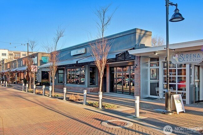 Building Photo - 4bd/3.5ba Kirkland Home