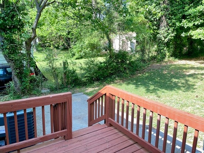 Building Photo - Bright and Modern 3 Beds 2.5 Baths Townhom...