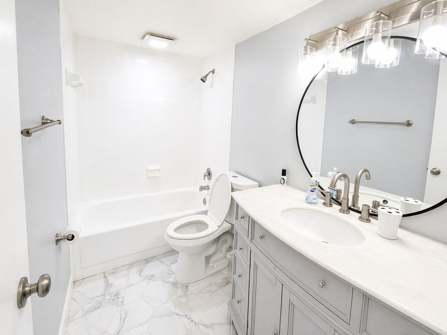 2nd full bathroom - 2225 Holden Ave