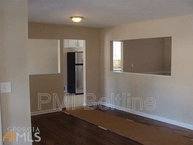 Building Photo - 2881 Monterey Dr