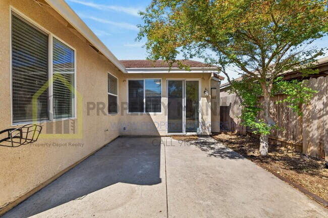 Building Photo - Spacious 3-Bed, 2-Bath Retreat on Charm Way