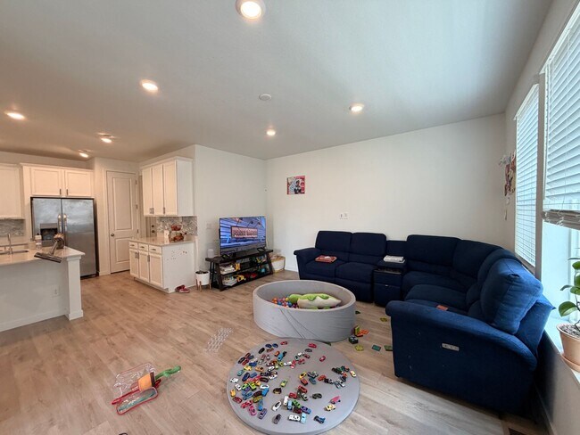 Building Photo - Modern Duplex Near Cherry Creek Trail with Quartz Kitchen, Loft & Low-Maintenance Living