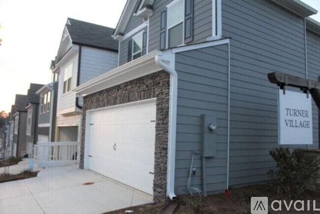 Building Photo - 200 Turner Ln