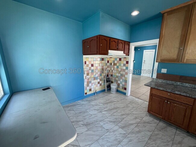 Building Photo - 1124 Nadeau St