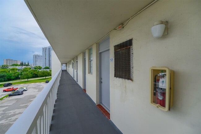 Building Photo - 2851 Leonard Dr