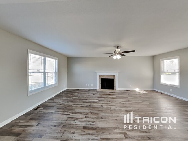 Building Photo - 1321 Loren Circle