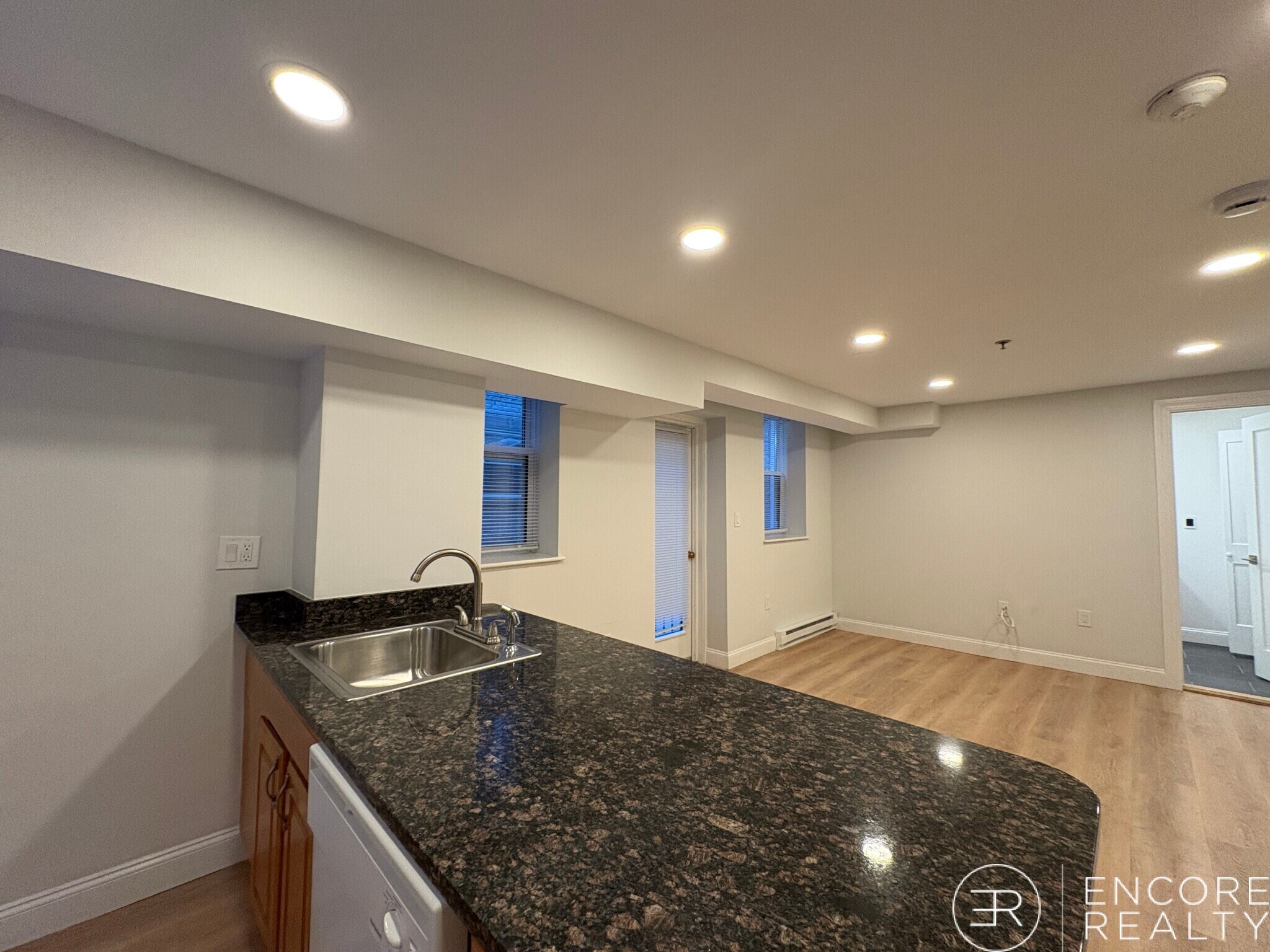 Building Photo - 51 Queensberry St