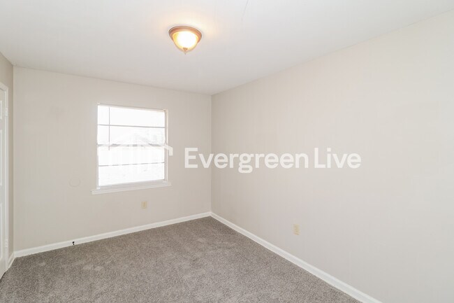 Building Photo - 3404 Renault St