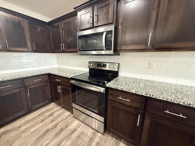 Building Photo - 633 S Southgate Dr