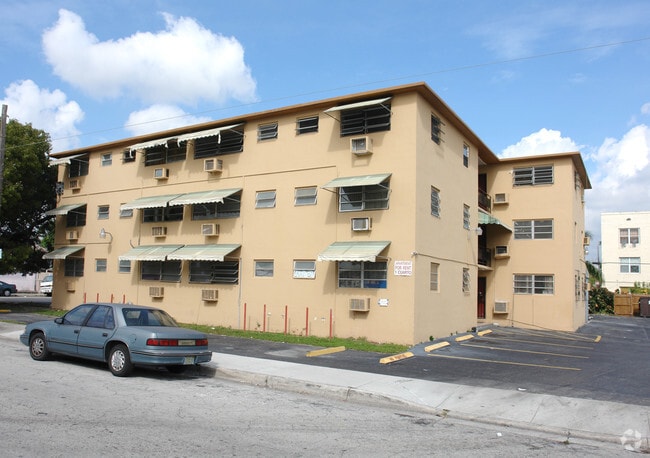245 SW 20th Ave - Tropical Apartments