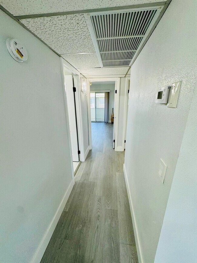 Building Photo - 364 Flanders Dr