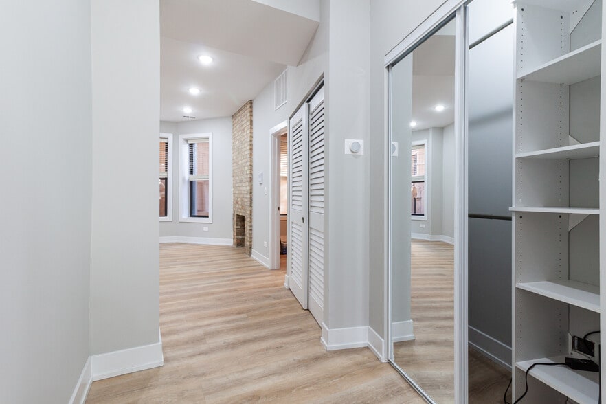 Building Photo - 441 W Belden Ave