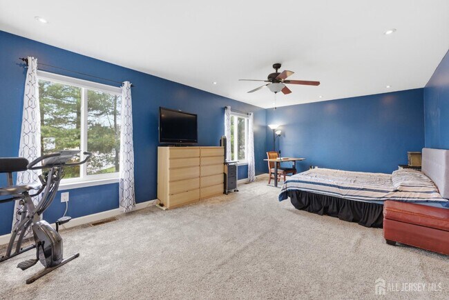 Building Photo - 10 Coventry Ct