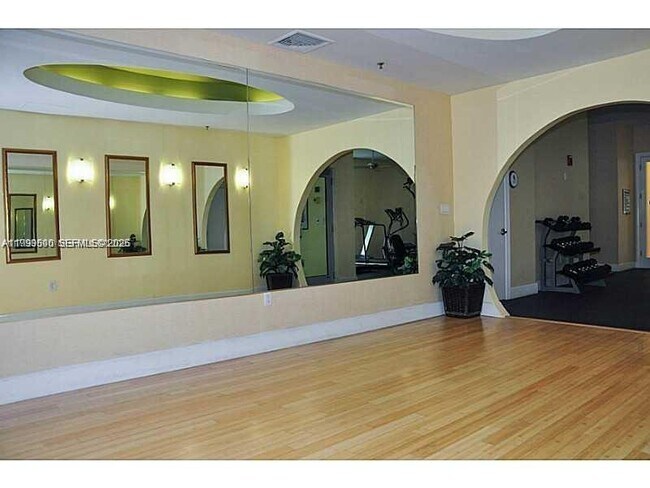 Building Photo - 1830 Radius Dr