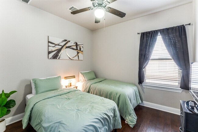 Building Photo - 5707 Headquarters Dr