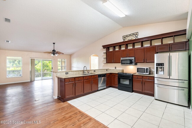 Building Photo - 6105 Banyan St