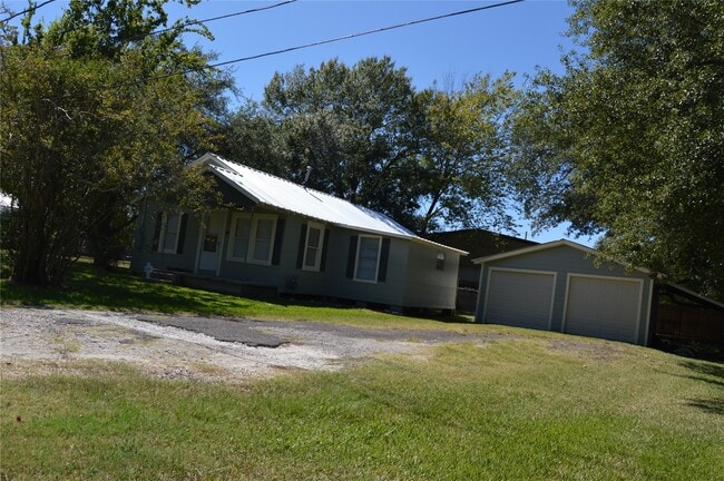 Building Photo - 110 Cedar St