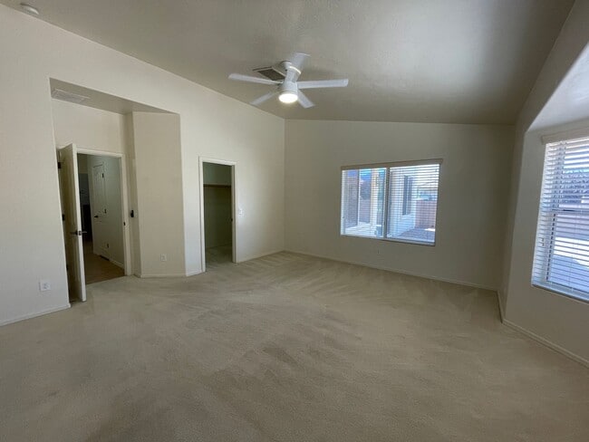 Building Photo - 1994 Willow Oak Ln