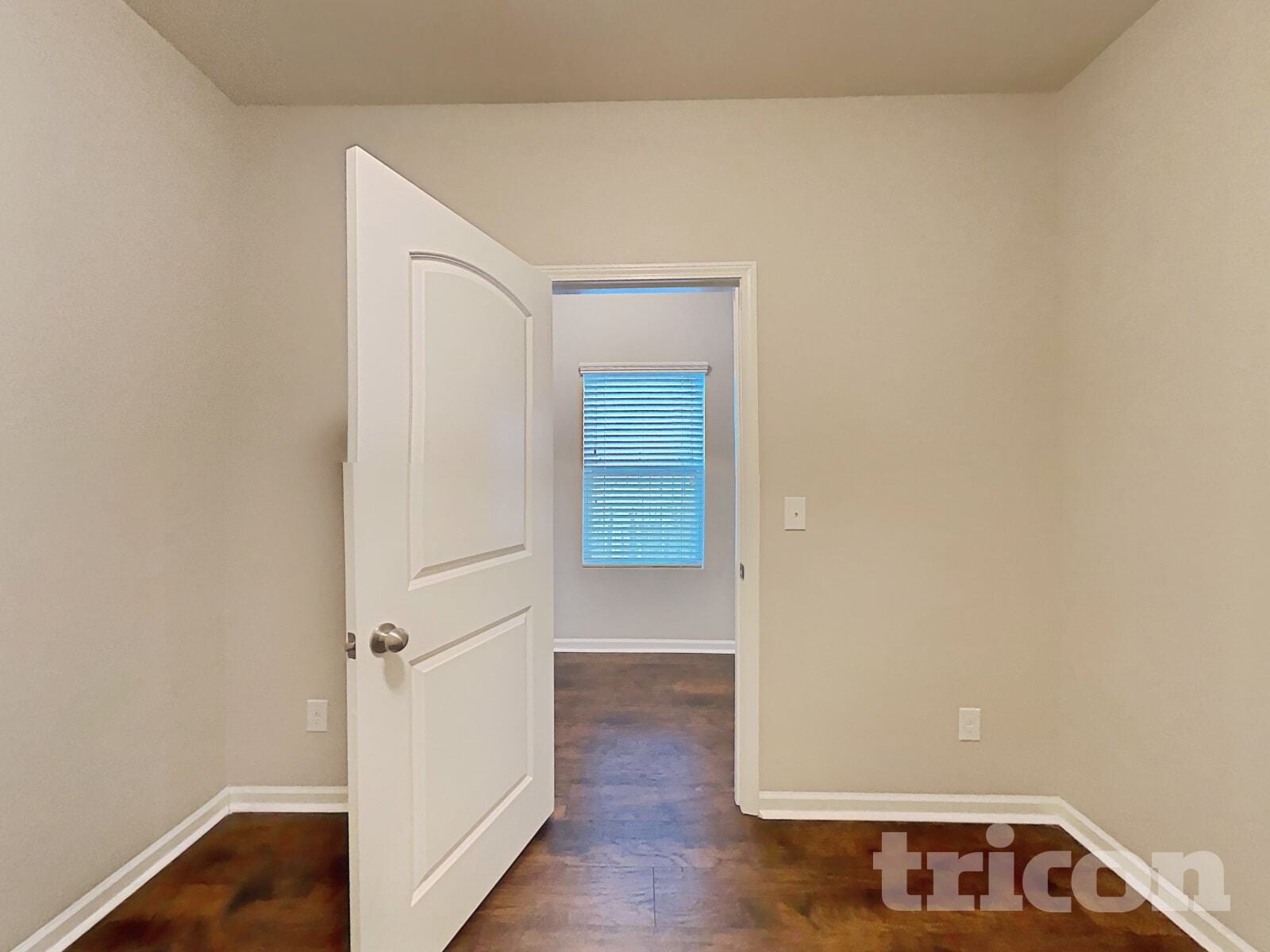 Building Photo - 817 Alta Wy