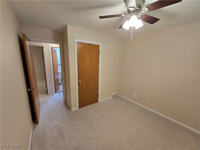 Building Photo - 5229 Evergreen Dr