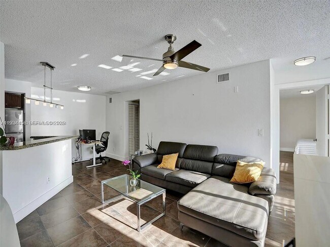 Building Photo - 457 Vista Isles Dr