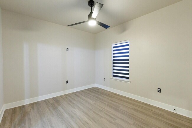 Building Photo - 5825 Grinnell St