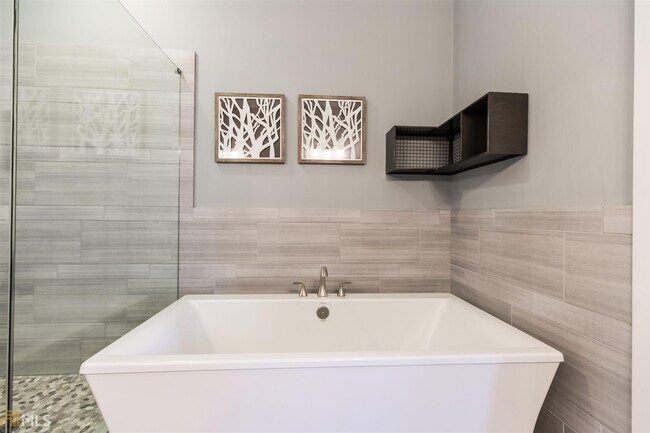 Building Photo - 3348 Turngate Ct