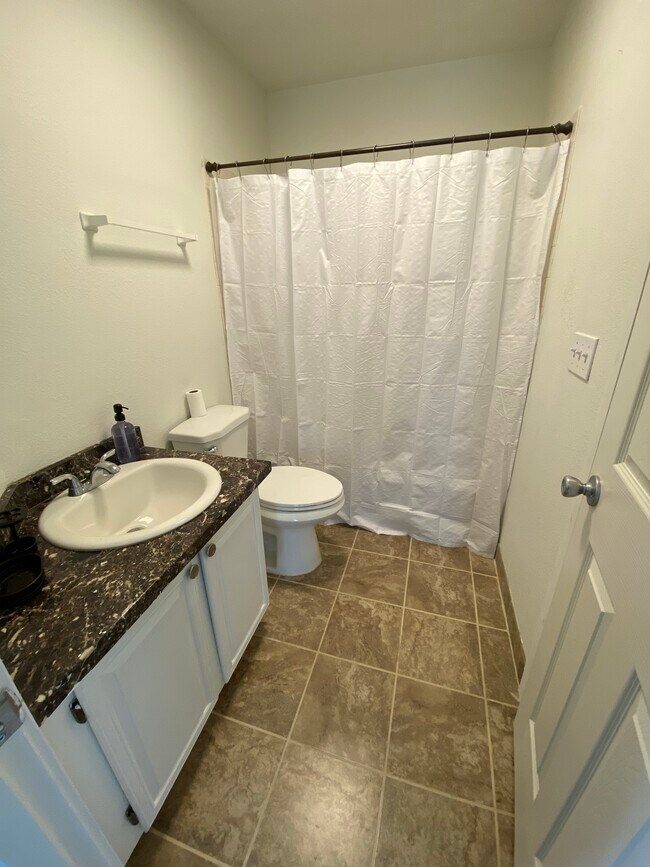 Building Photo - 5422 Larkspur Cir