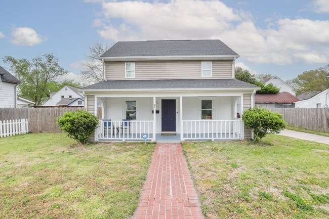 Primary Photo - Renovated and Roomy 3 Bedroom Home in the ...