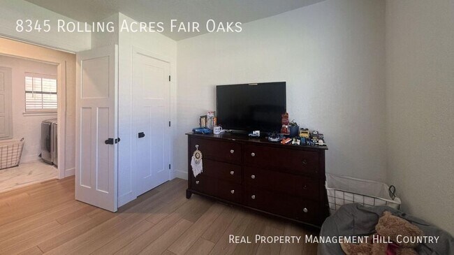 Building Photo - 8345 Rolling Acres Trail