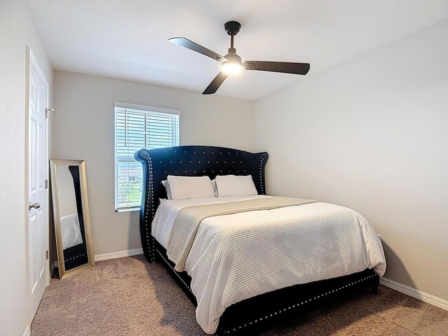 Building Photo - 1504 Hummingbird Rd