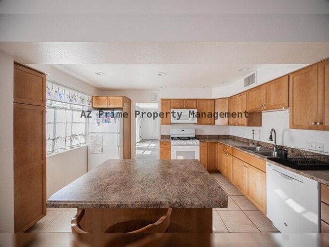 Building Photo - 530 W 15th St