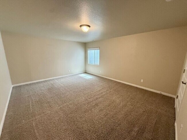Building Photo - Beautifully Maintained 5 Bed, 3 Bath Home in Loveland!