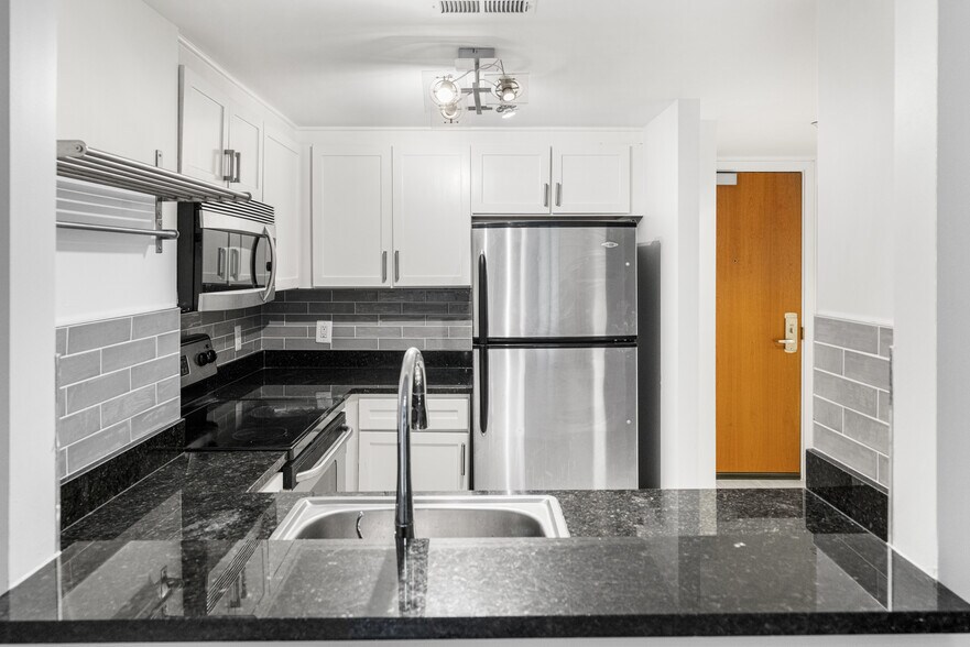Building Photo - 1150 K St NW
