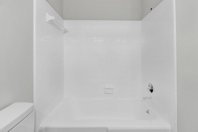 Building Photo - 302 Cedar Rd