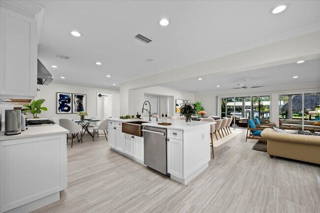 Building Photo - 12831 Shore Dr