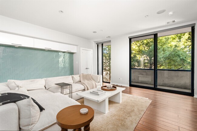 Building Photo - 2202 Whitney St