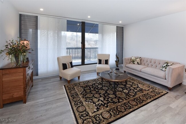 Building Photo - 19000 Lake Rd