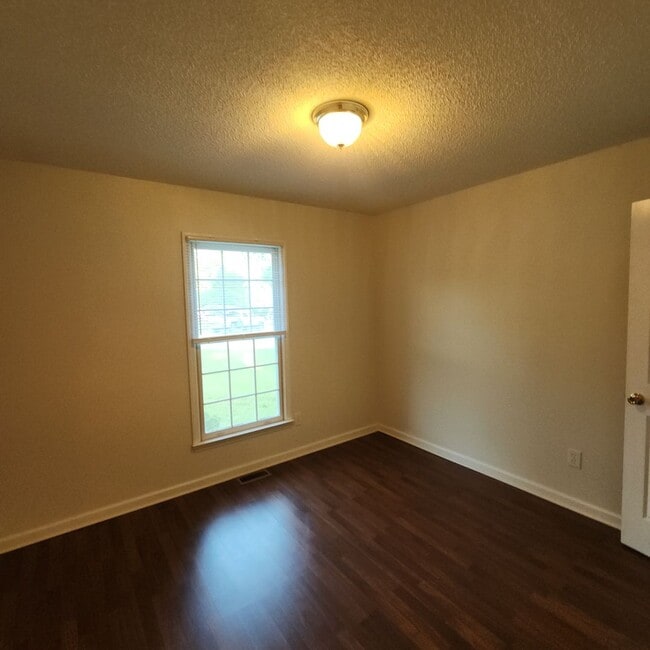 Building Photo - One Level House with An Open FloorPlan FOR...