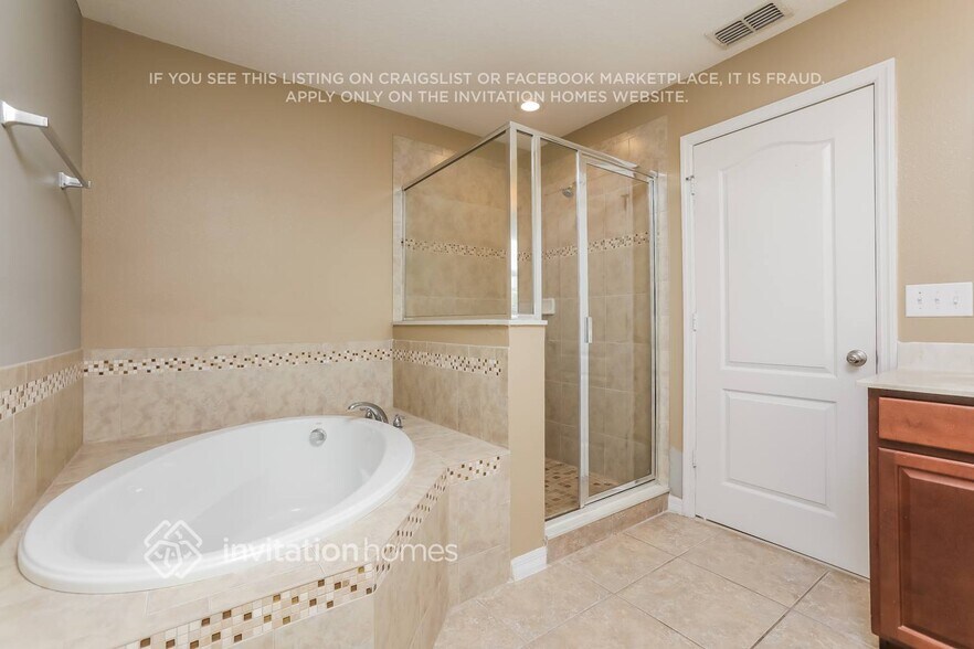 Building Photo - 4298 Regal Town Ln