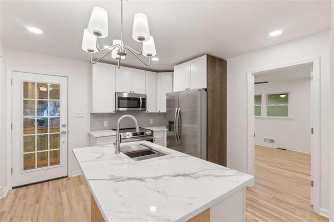 Building Photo - 6048 Blackhawk Trail SE