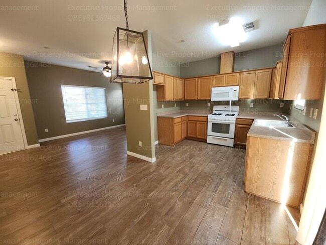 Building Photo - Charming 3 bedroom, 2 bathroom home locate...