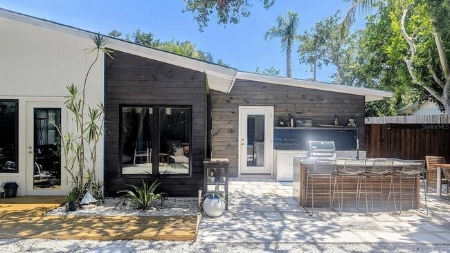 Building Photo - 3579 Plantation Dr