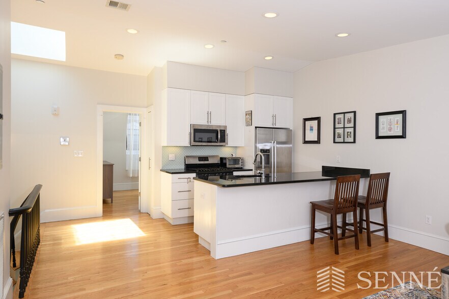 Building Photo - 87 3rd St