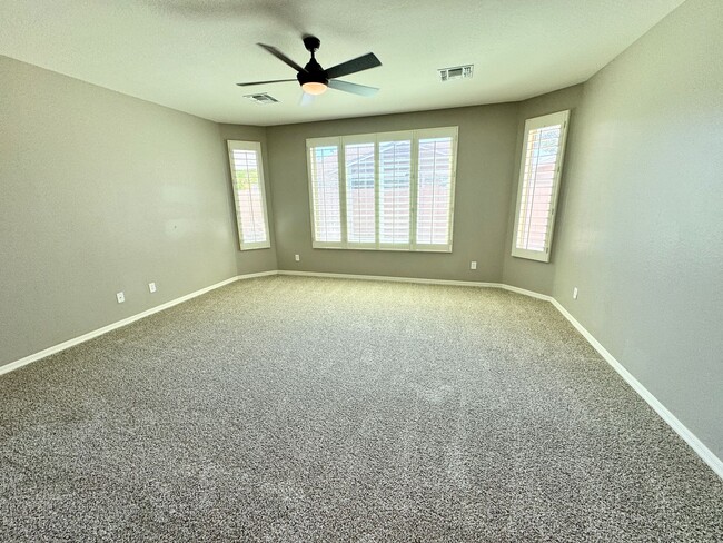 Building Photo - Beautiful 4 Bedroom Single Level Home Loca...